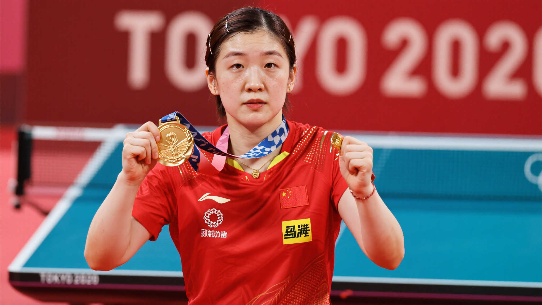 国乒众将私生活曝光:王楚钦聚餐遭围拍,孙颖莎染发引热议,梁靖崑热衷地摊美食,陈梦立志再战奥运 尽管已拥有多枚金牌荣誉头衔,但资历丰厚的大满贯获得