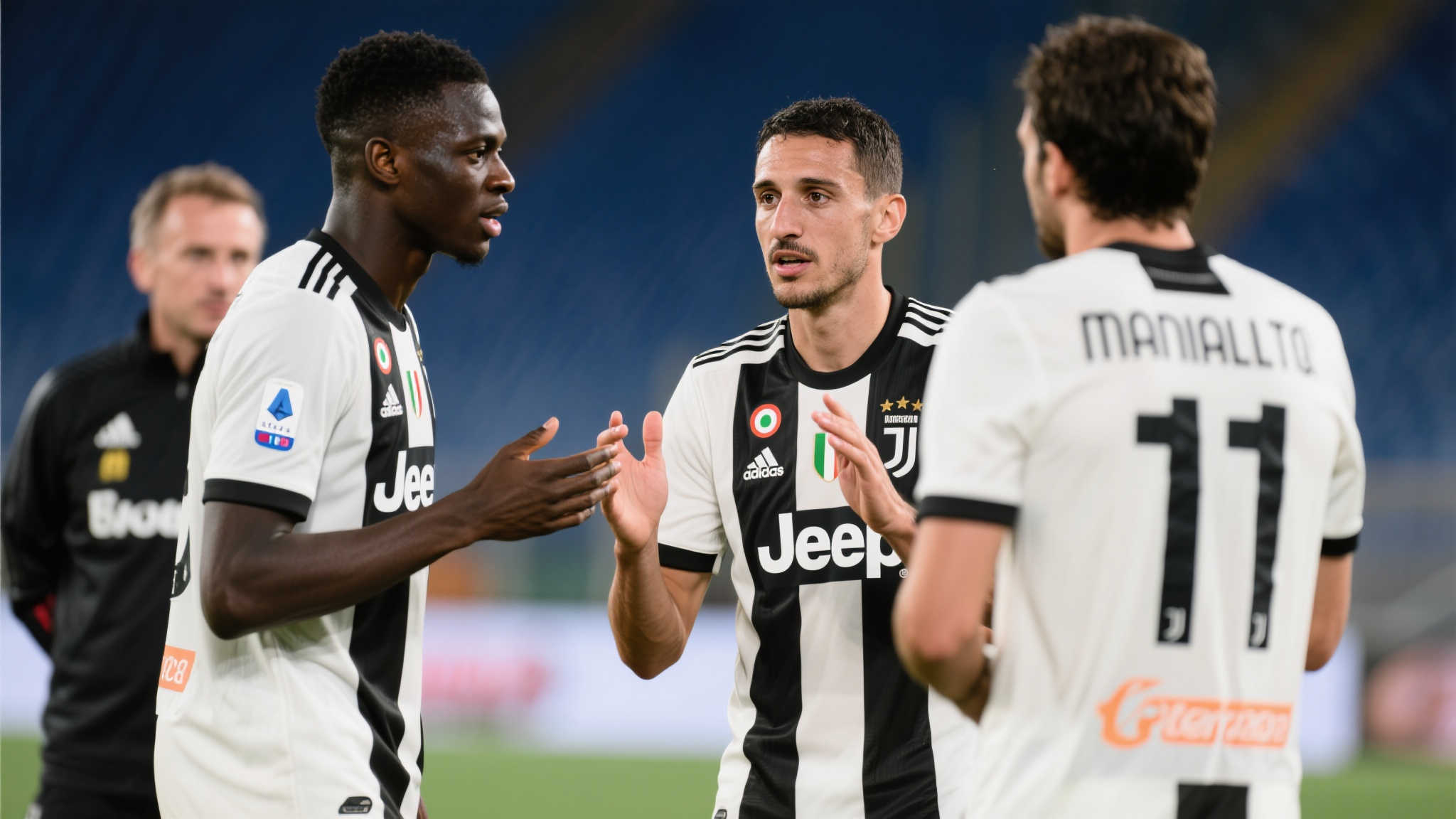 在现代足球领域，球员间的交流和学习贯穿始终，他们不